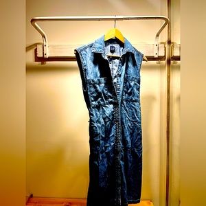 Vintage Peekaboo GAP women’s denim shirt dress size small